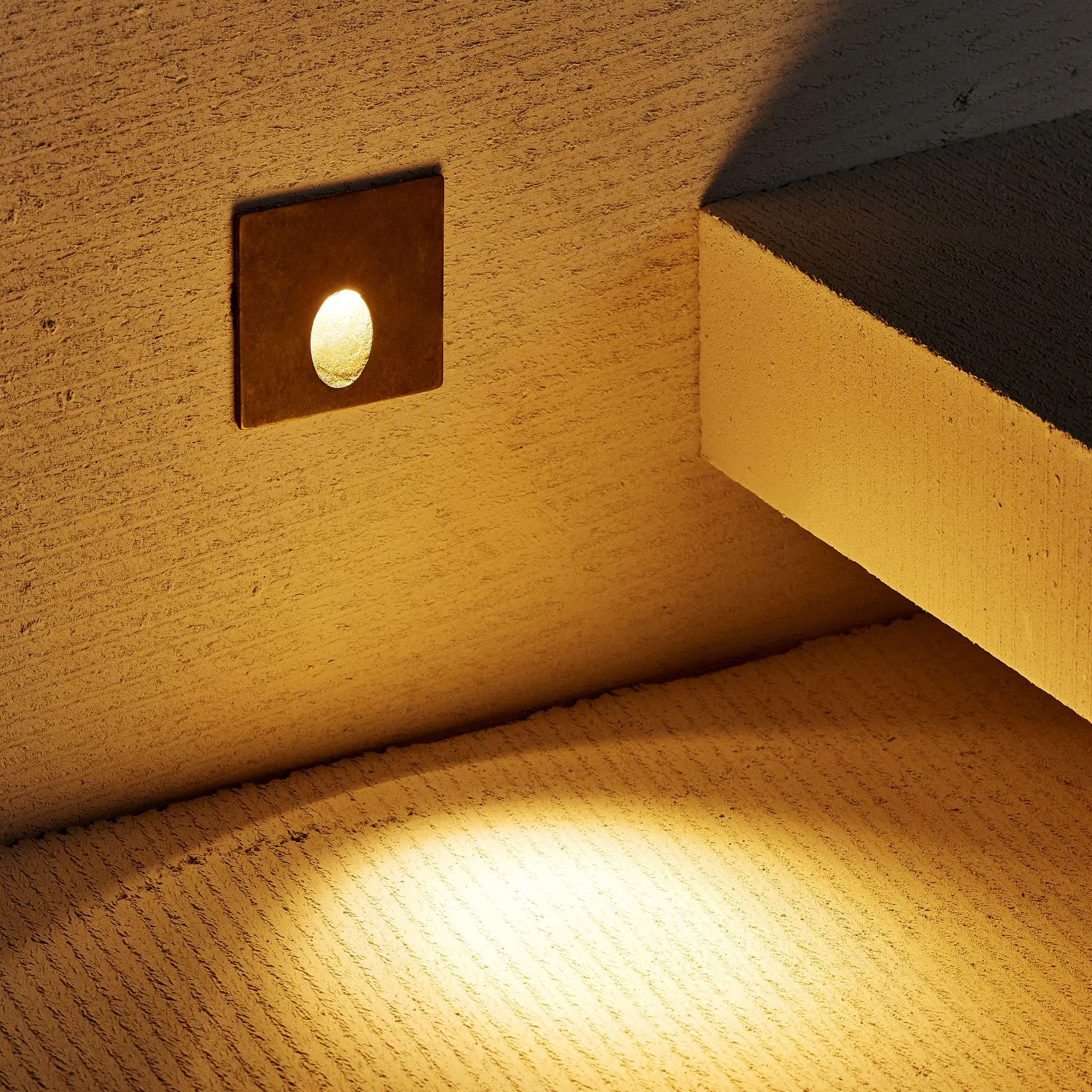 Step In Wall, solid brass, photo 1