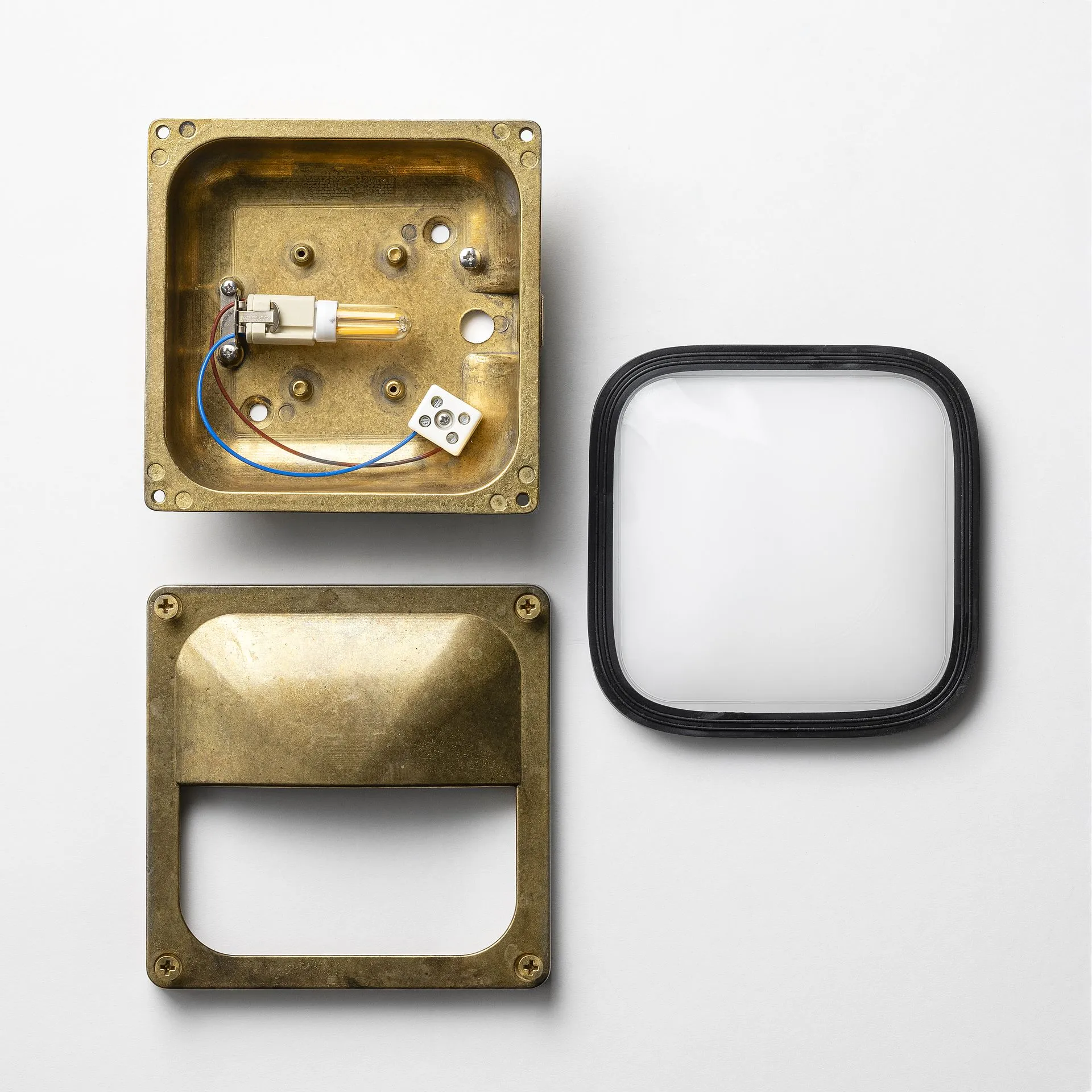 Wall Square 1, solid brass wall light with opal glass, photo 3